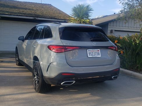 Used 2025 Mercedes-Benz GLC 300 image 2