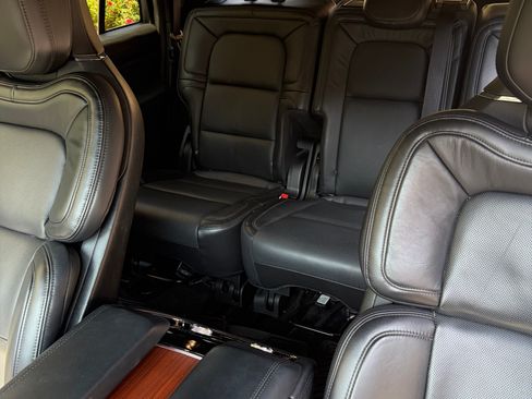 Used 2021 Lincoln Navigator L Reserve w/ Luxury Package RWD image 8