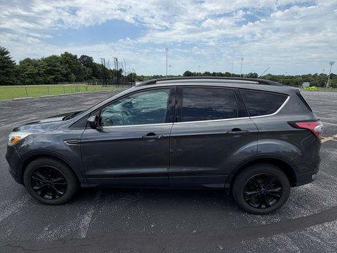 Used 2018 Ford Escape SE FWD image 11