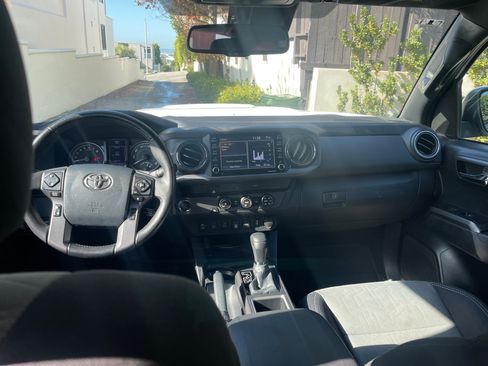 Used 2020 Toyota Tacoma TRD Sport image 16