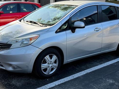 Used 2014 Nissan Versa Note SV FWD image 2