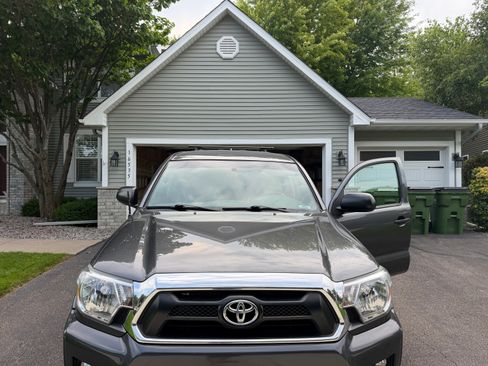Used 2015 Toyota Tacoma 4x4 Double Cab w/ TRD Off-Road Package image 6