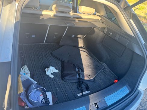 Used 2018 Land Rover Range Rover Velar S image 6