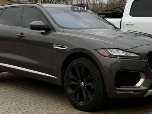 Used 2017 Jaguar F-PACE S image 1