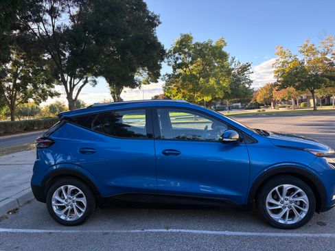 Used 2022 Chevrolet Bolt EUV LT w/ Driver Confidence Package image 11