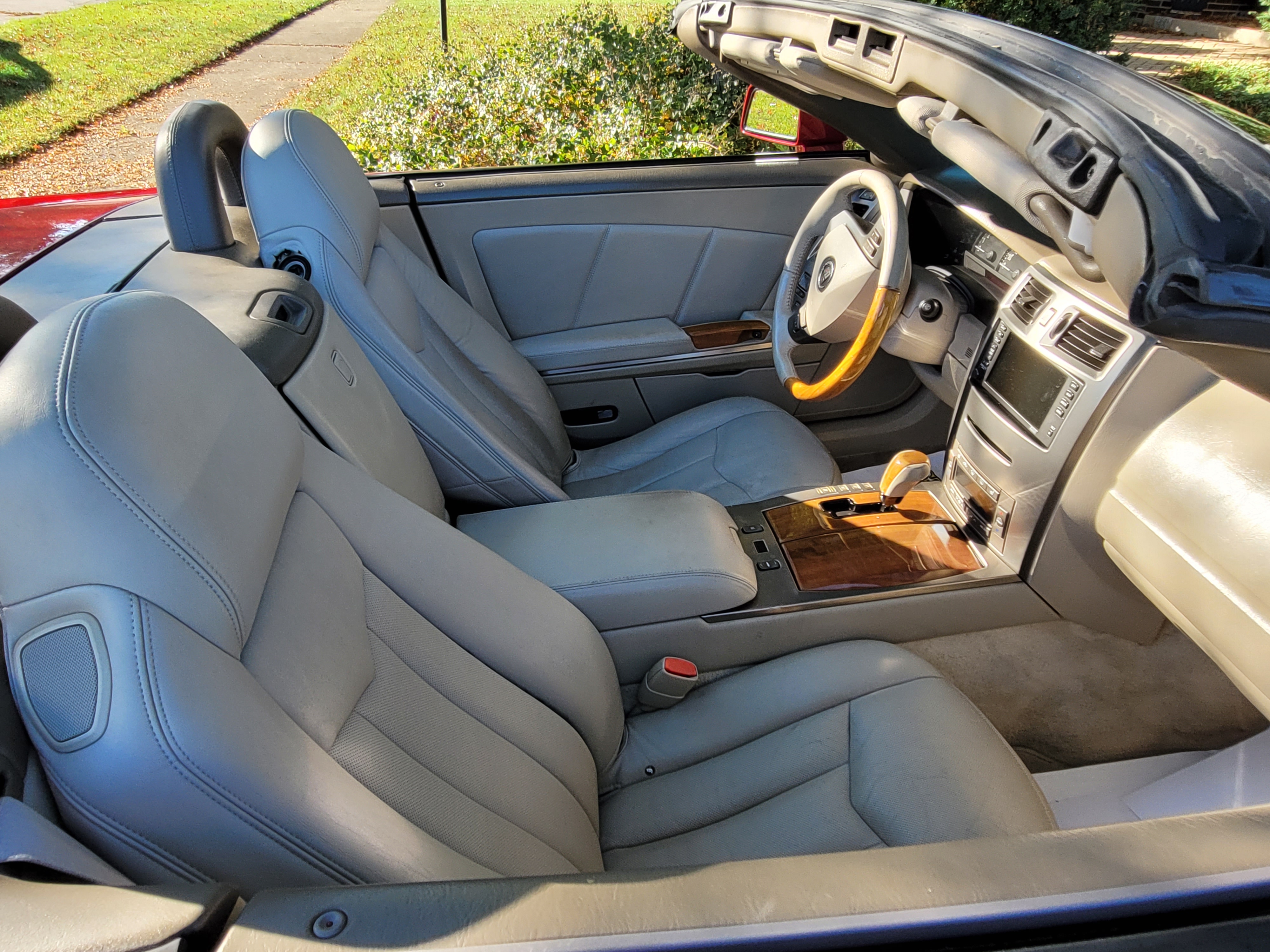 Used 2005 Cadillac XLR RWD image 4