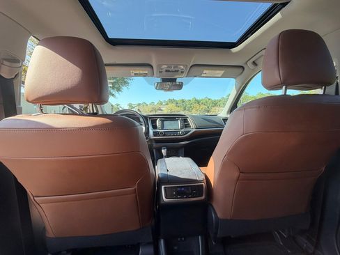 Used 2018 Toyota Highlander Limited image 13