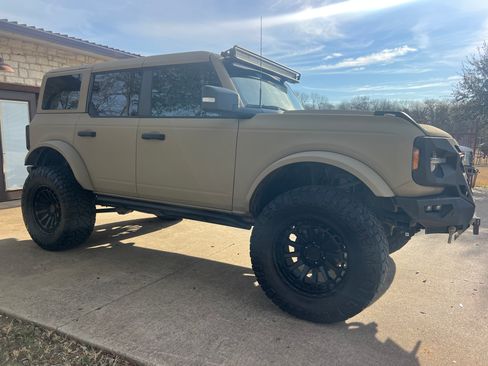 Used 2022 Ford Bronco Wildtrak image 4