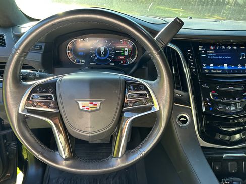 Used 2019 Cadillac Escalade ESV Platinum image 5