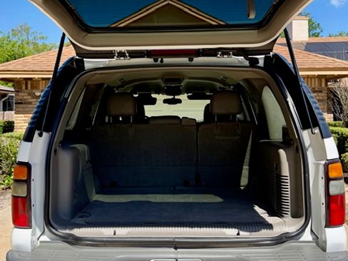 Used 2004 Chevrolet Tahoe Z71 w/ Z71 Preferred Equipment Group AWD/4WD image 5