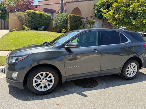 Used 2019 Chevrolet Equinox LT image 2