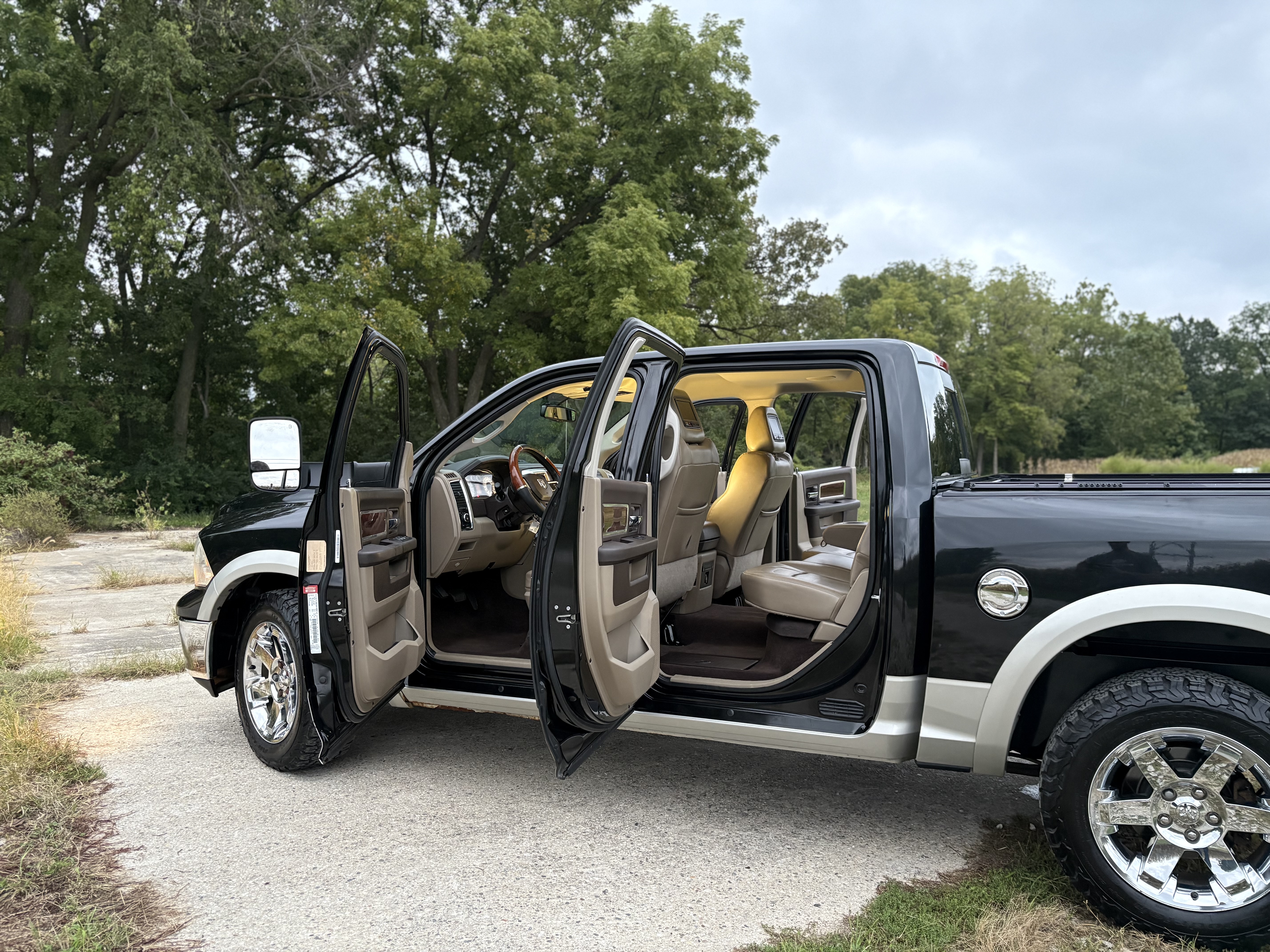 Used 2010 Dodge Ram 1500 Truck Laramie w/ Protection Group AWD/4WD image 12
