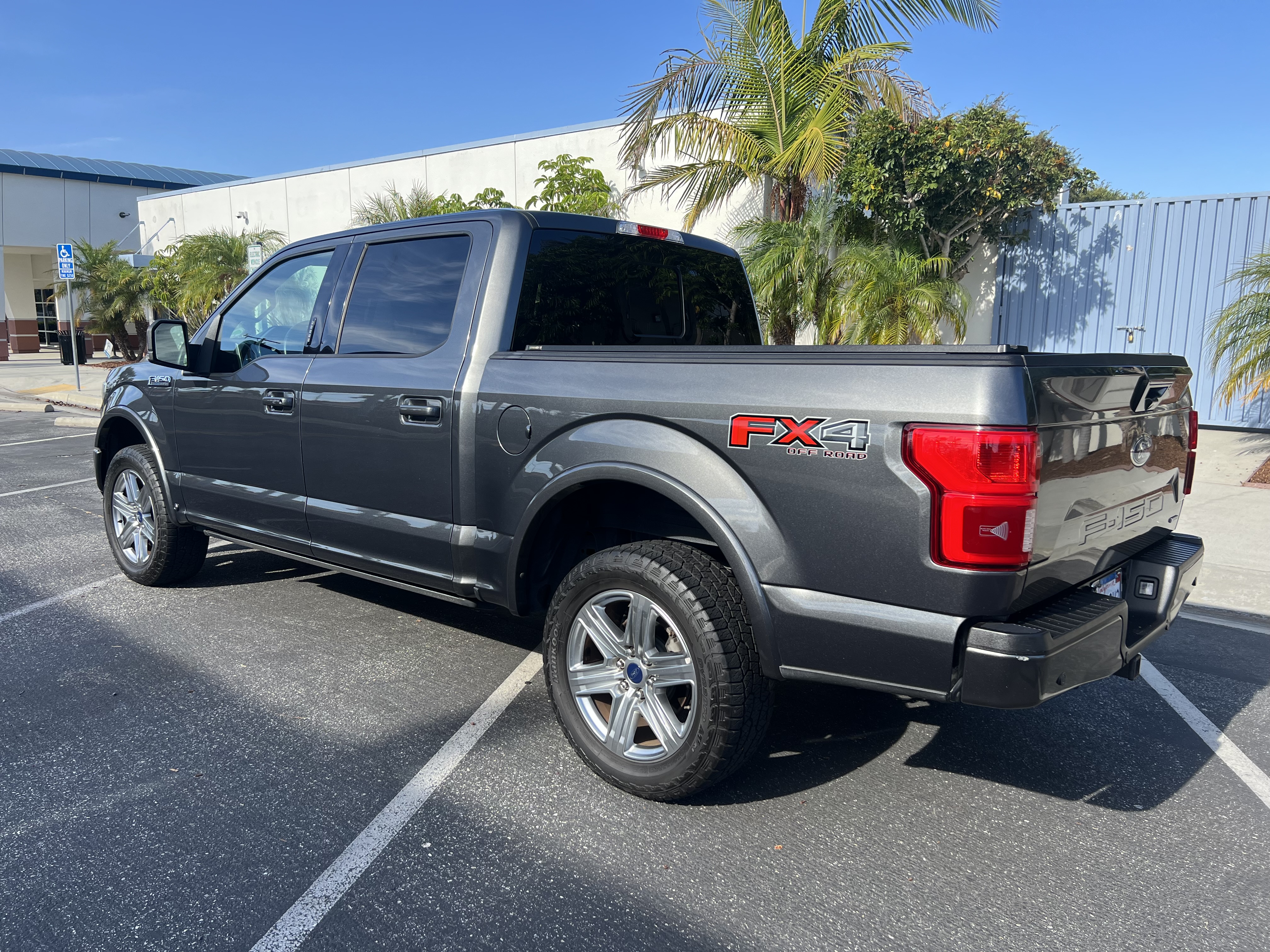 Used 2018 Ford F150 Lariat w/ Equipment Group 502A Luxury AWD/4WD image 8