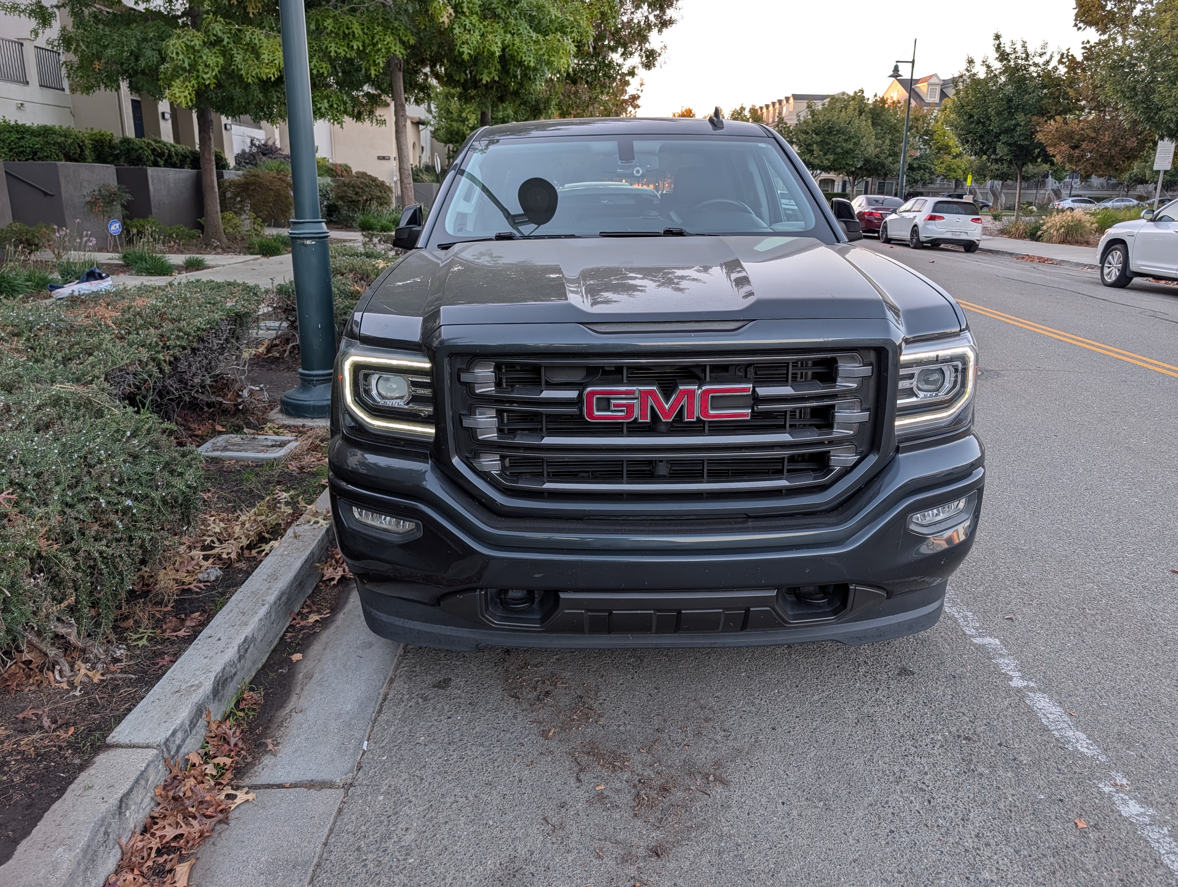 Used 2017 GMC Sierra 1500 SLT w/ All Terrain X Package AWD/4WD image 8