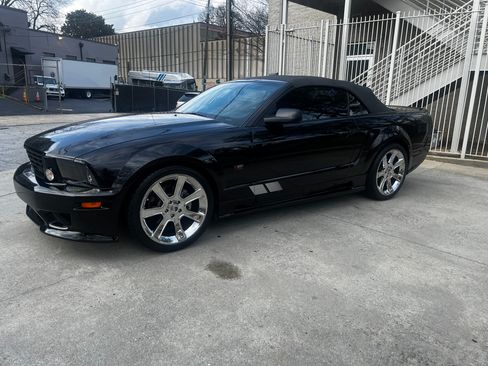 Used 2005 Ford Mustang GT Premium image 1