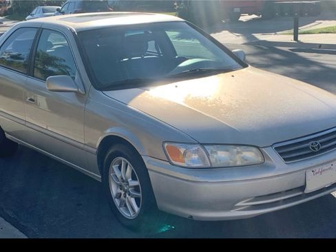 Used 2001 Toyota Camry XLE image 4