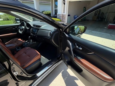 Used 2018 Nissan Rogue SV FWD image 23
