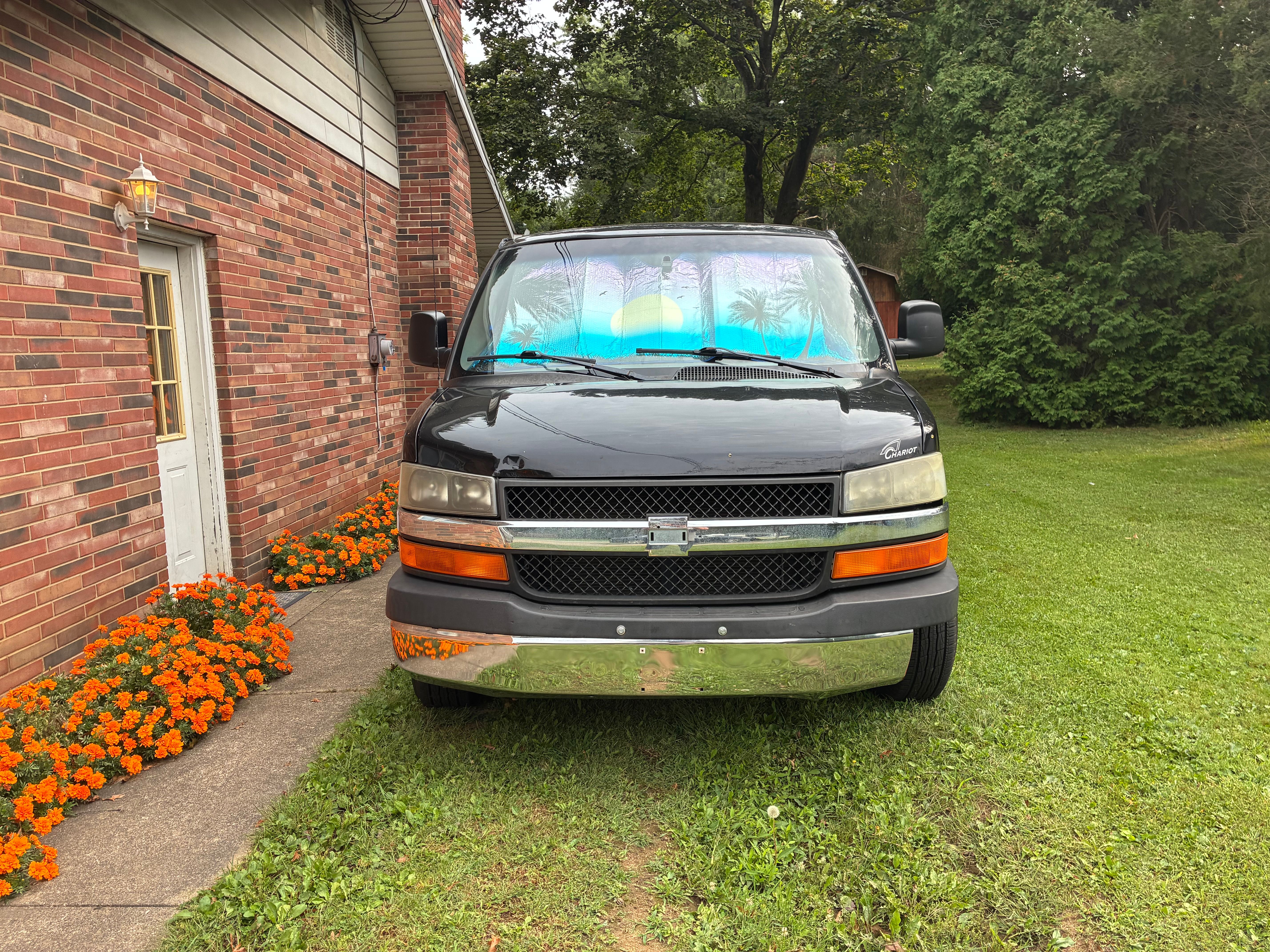 Used 2003 Chevrolet Express 1500 w/ Preferred Equipment Group 4 RWD image 2