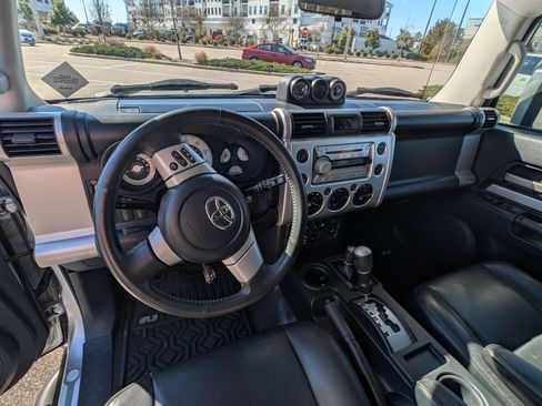 Used 2007 Toyota FJ Cruiser 4WD image 11