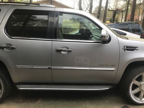 Used 2013 Cadillac Escalade Luxury image 8