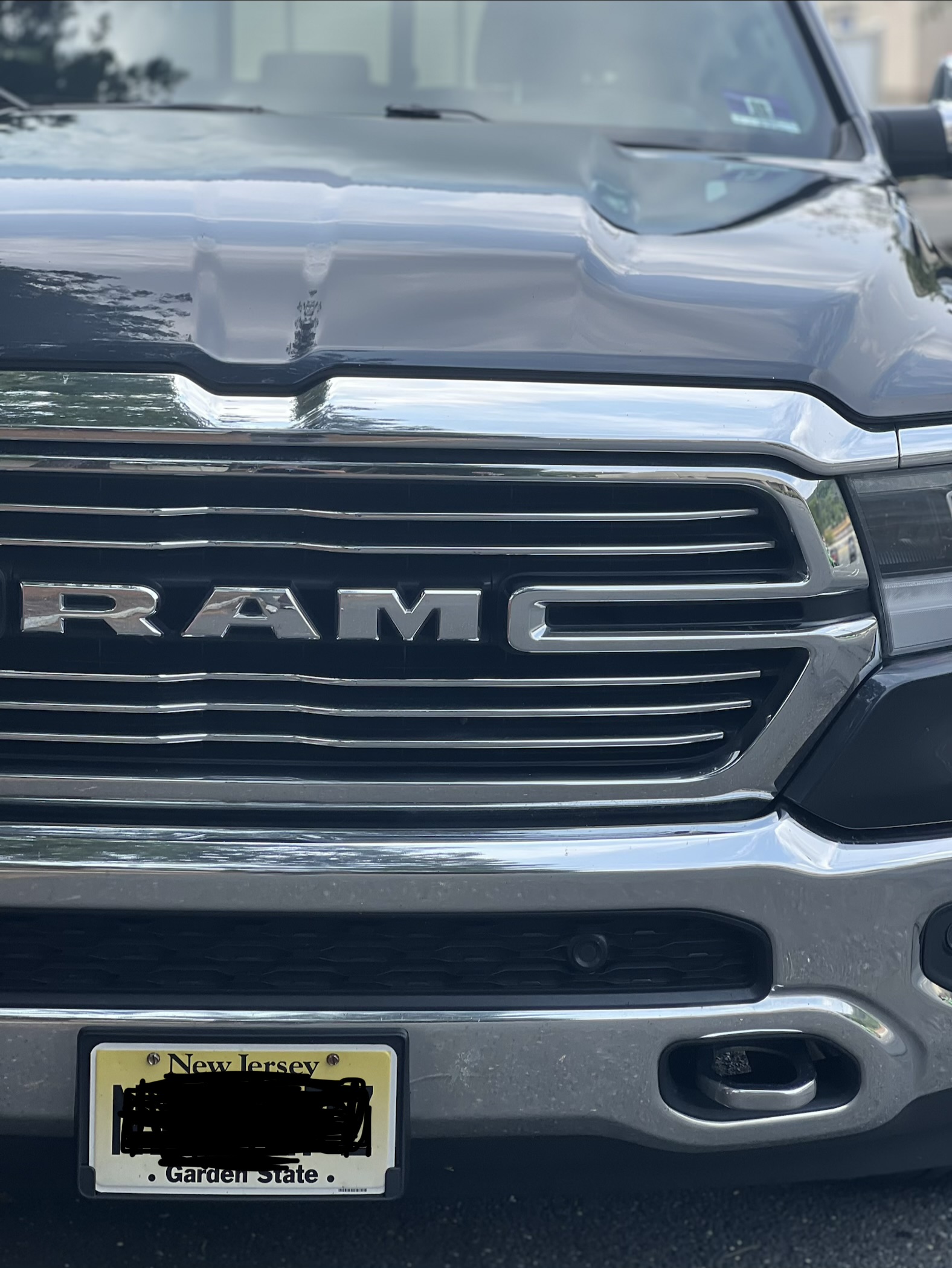 Used 2019 RAM 1500 Laramie AWD/4WD image 5
