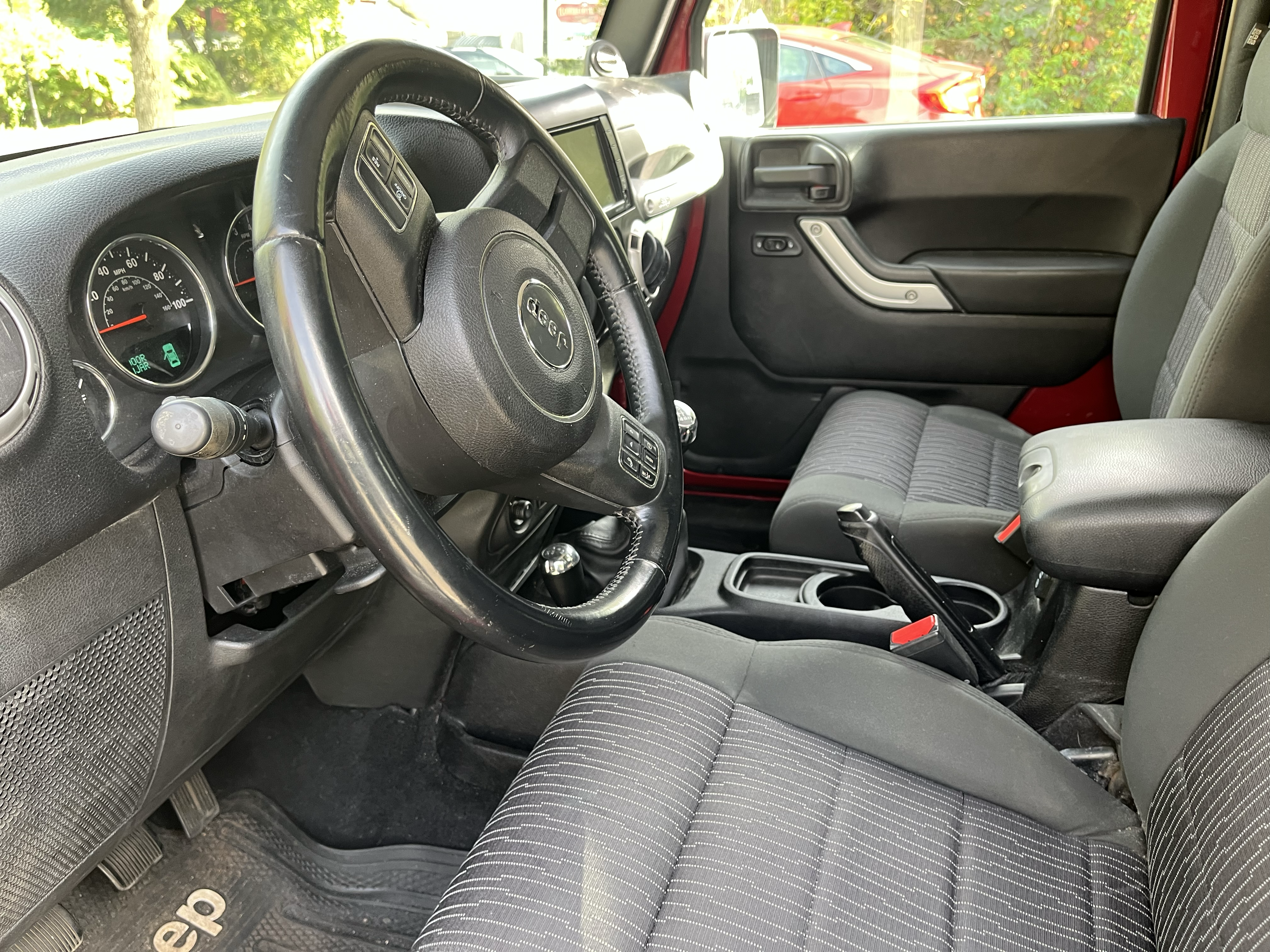 Used 2012 Jeep Wrangler Sahara w/ Connectivity Group AWD/4WD image 18