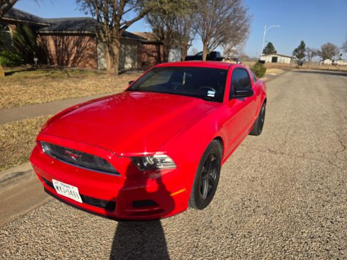Used 2014 Ford Mustang Coupe RWD image 5