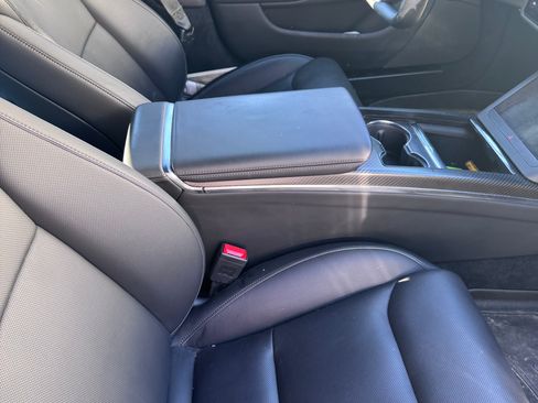 Used 2022 Tesla Model S Plaid image 11