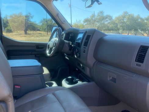 Used 2020 Nissan NV 3500 SL image 10