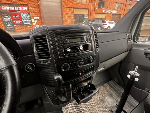 Used 2010 Mercedes-Benz Sprinter 2500 image 3