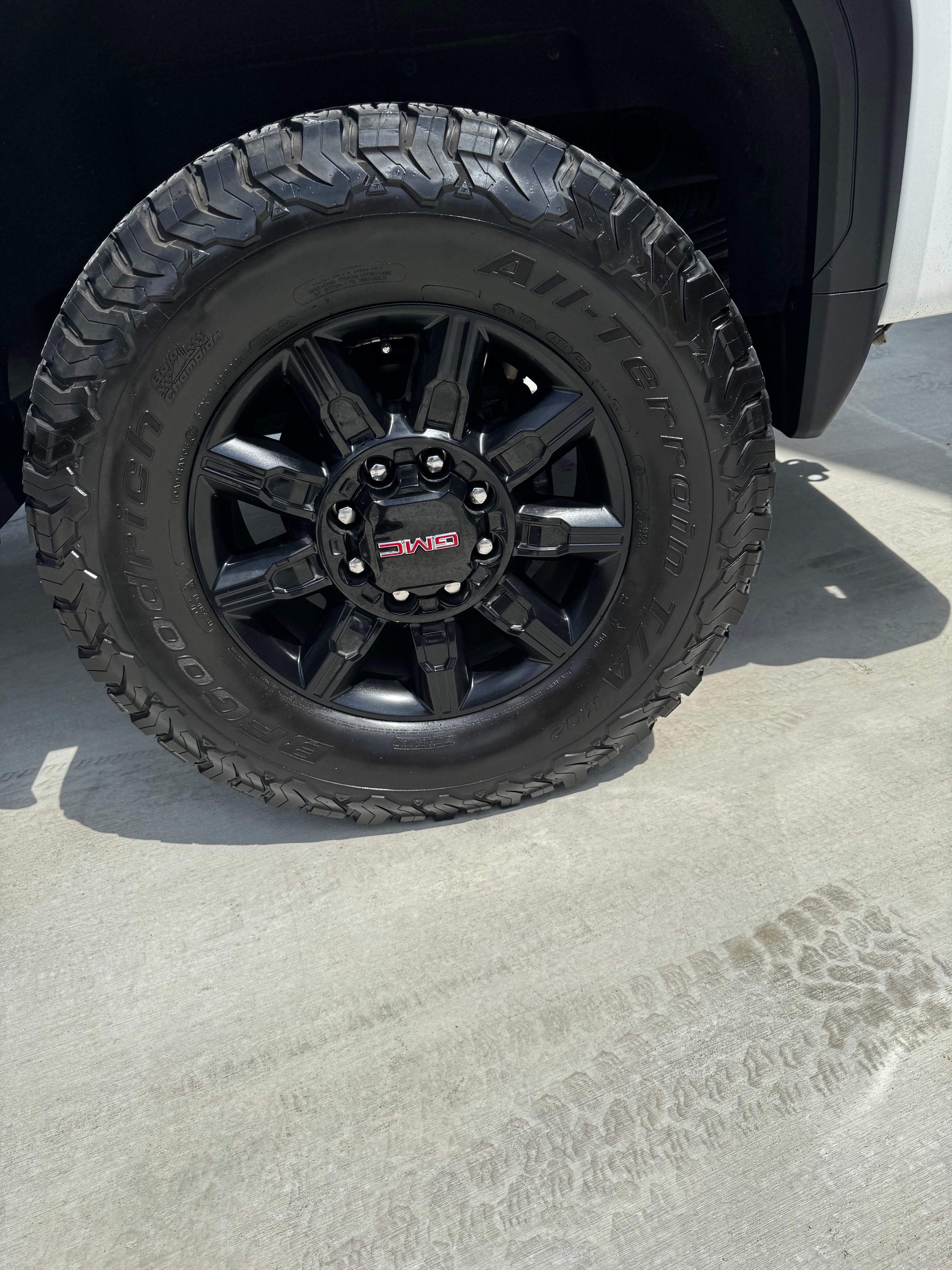 Used 2024 GMC Sierra 2500 AT4 w/ AT4 Premium Plus Package AWD/4WD image 11