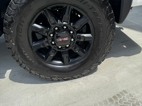Used 2024 GMC Sierra 2500 AT4 w/ AT4 Premium Plus Package AWD/4WD image 11