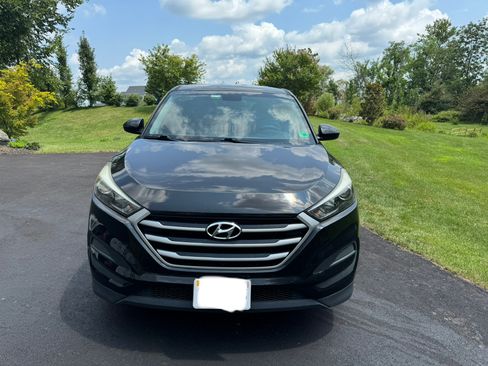 Used 2017 Hyundai Tucson SE w/ Cargo Package FWD image 4