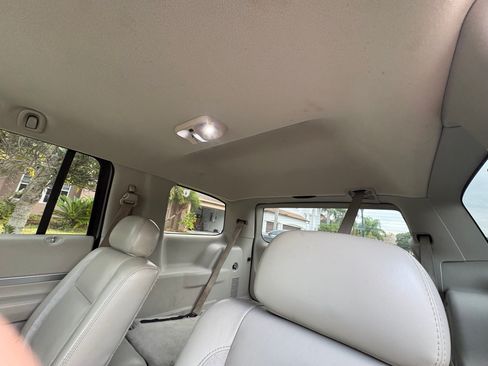 Used 2008 Chrysler Aspen Limited image 16