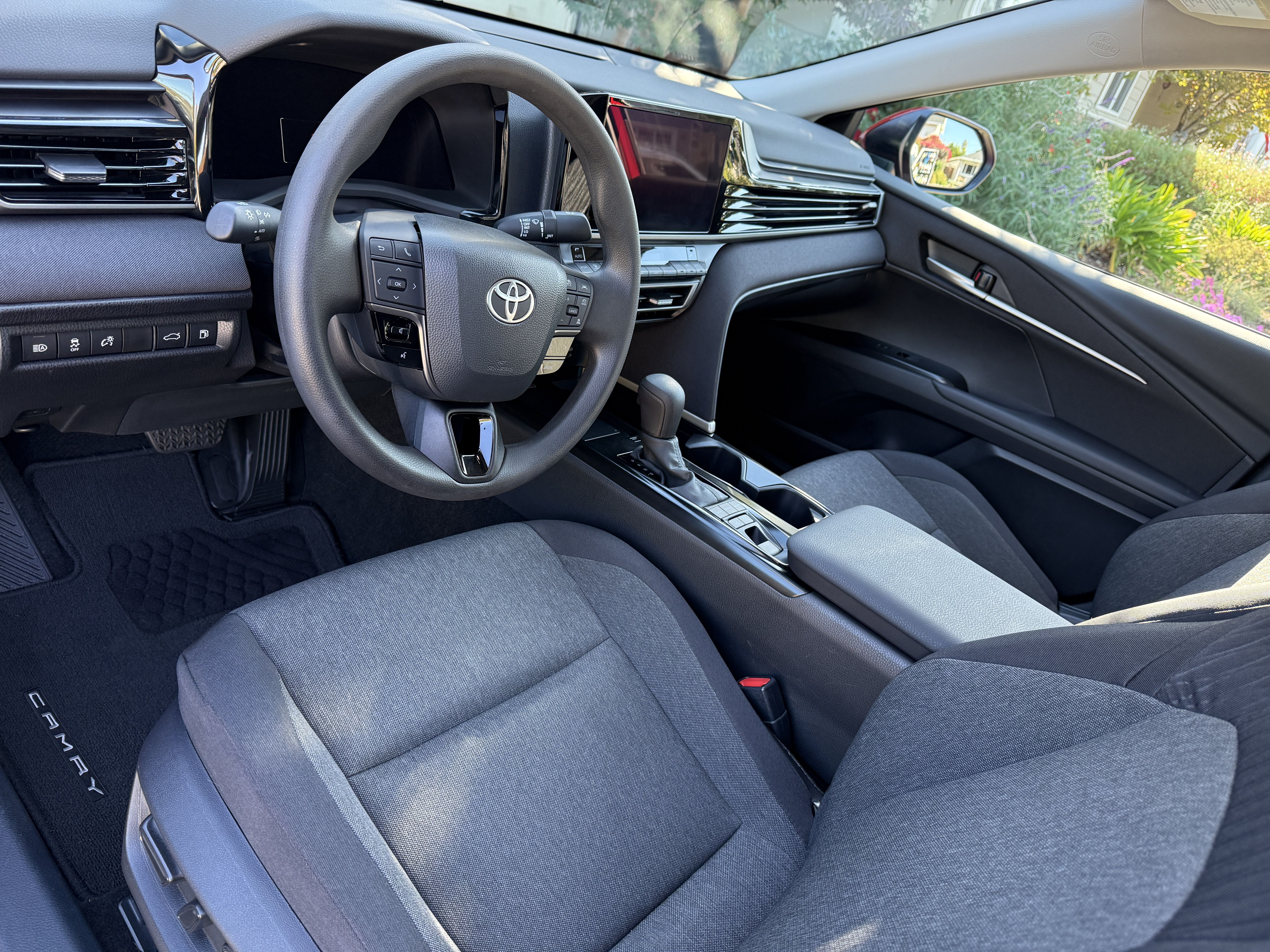 Used 2025 Toyota Camry LE w/ Convenience Package FWD image 12