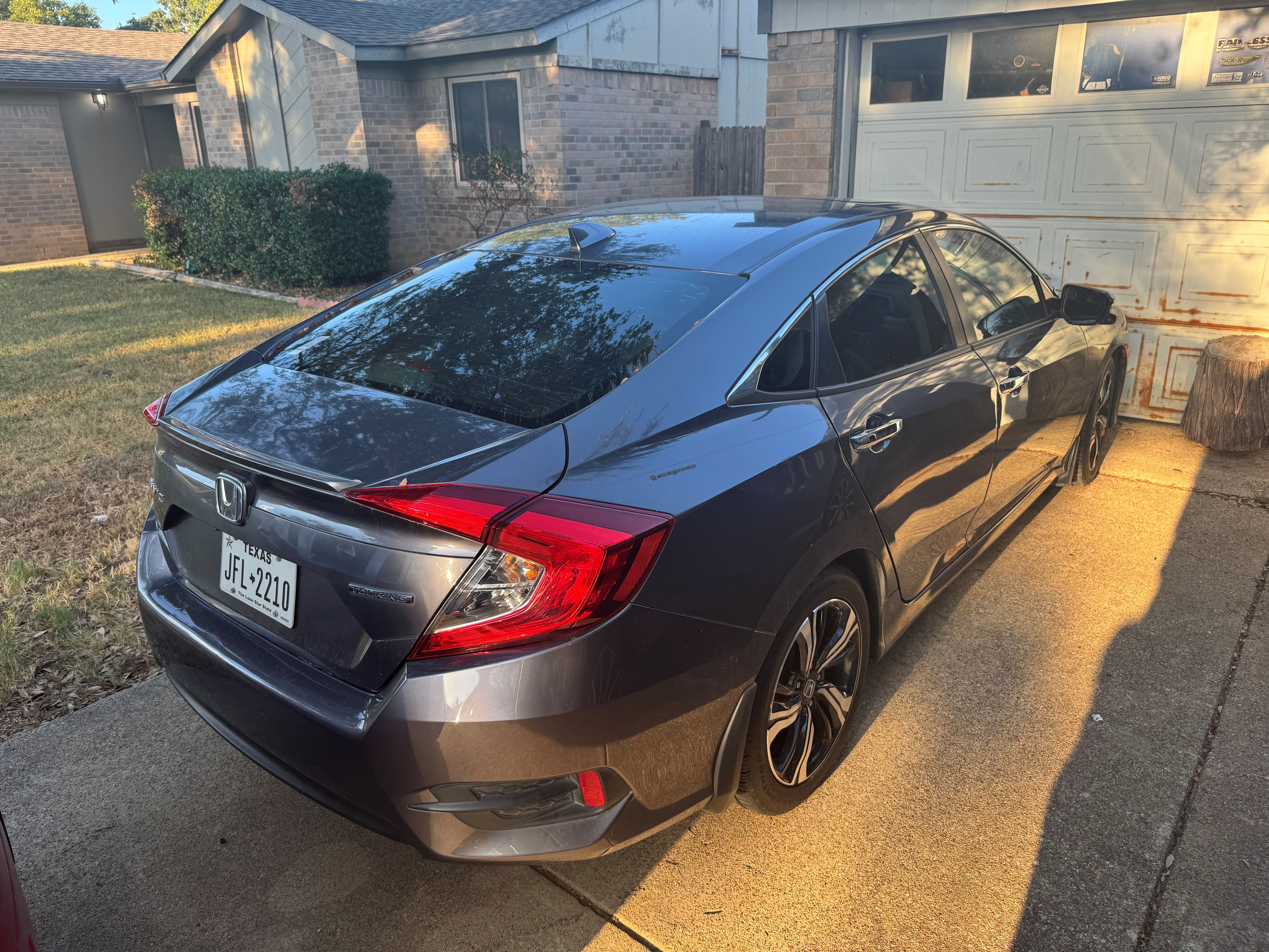 Used 2017 Honda Civic Touring image 5