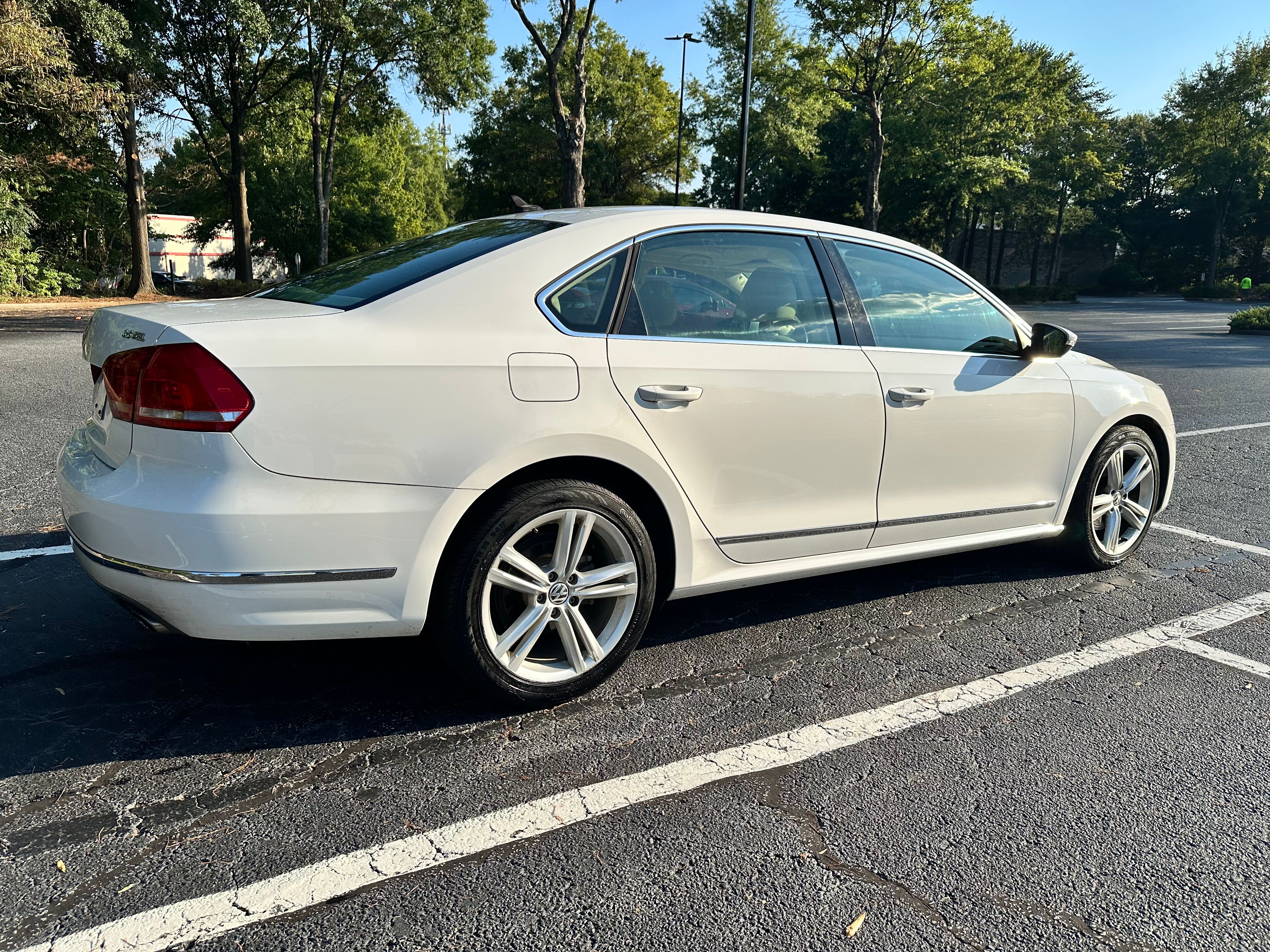 Used 2012 Volkswagen Passat 3.6 SEL Premium FWD image 5