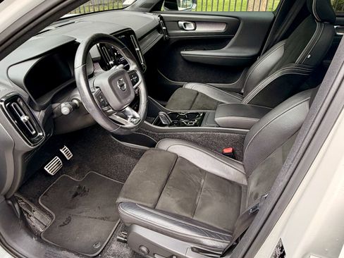 Used 2020 Volvo XC40 T4 R-Design FWD image 11