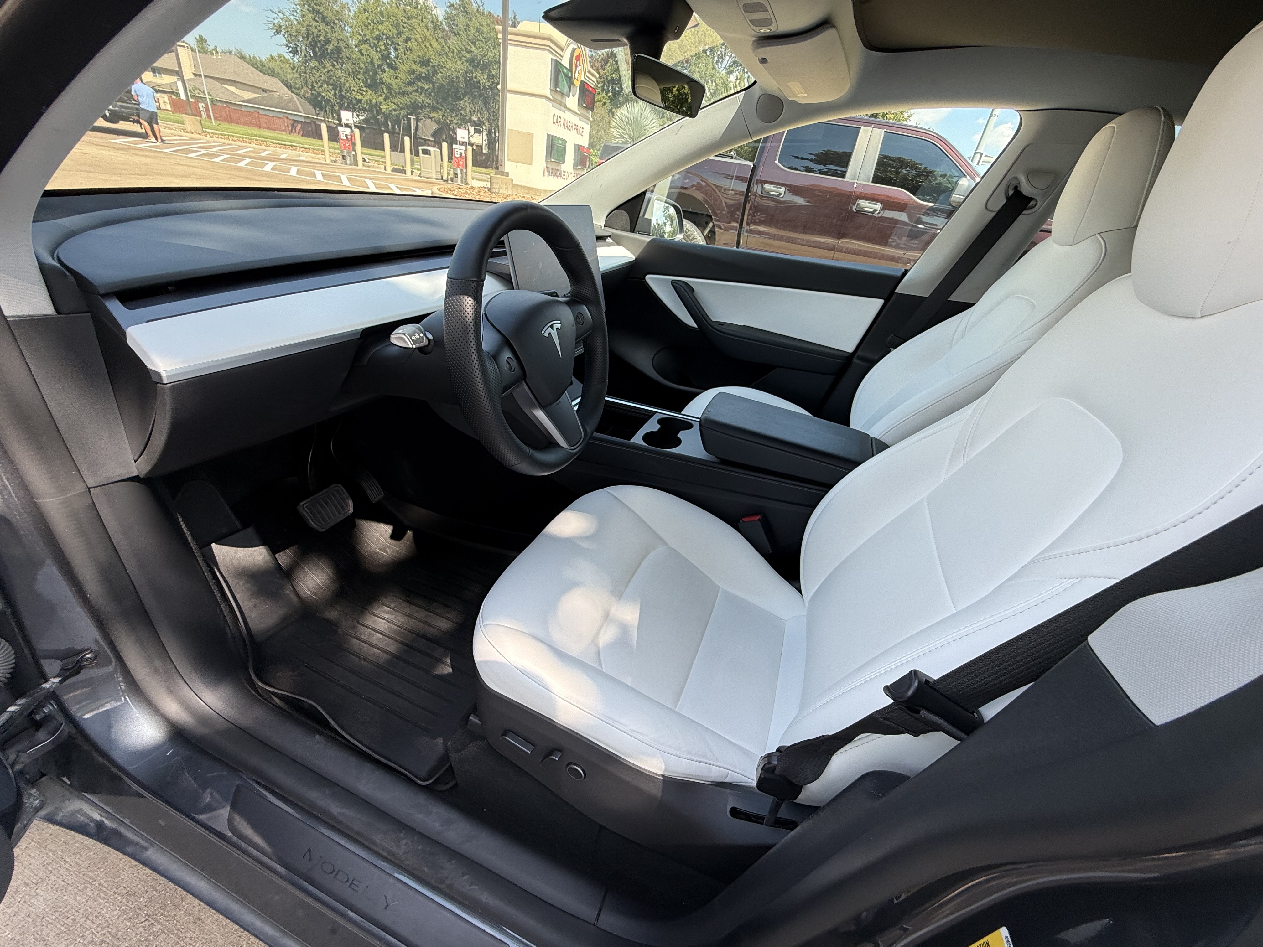 Used 2022 Tesla Model Y Long Range AWD/4WD image 2