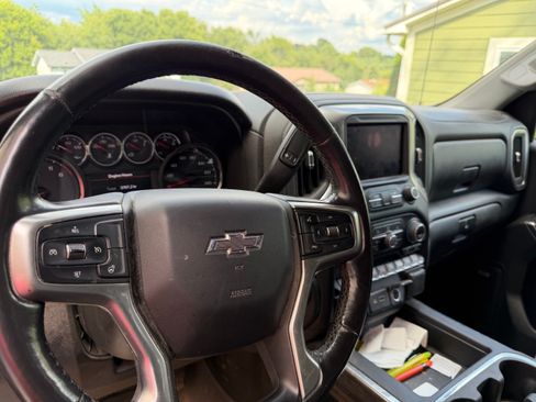 Used 2021 Chevrolet Silverado 1500 LT Trail Boss w/ Convenience Package II AWD/4WD image 9