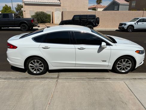 Used 2017 Ford Fusion Energi SE FWD image 4