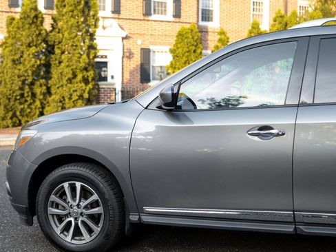 Used 2014 Nissan Pathfinder SV image 8