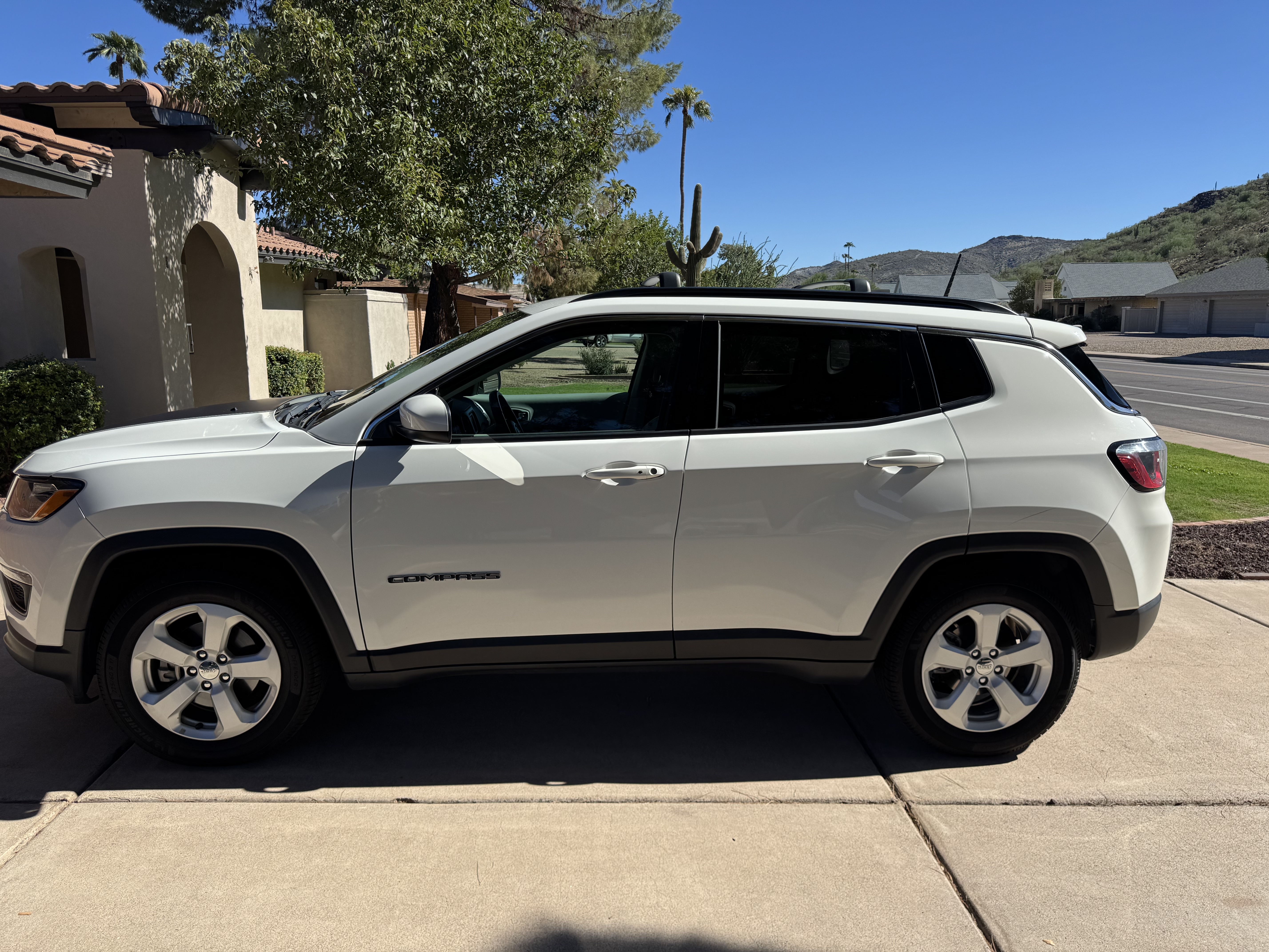 Used 2018 Jeep Compass Latitude FWD image 5
