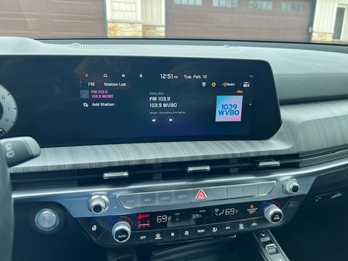 Used 2024 Kia Telluride SX Prestige w/ Towing Package image 18