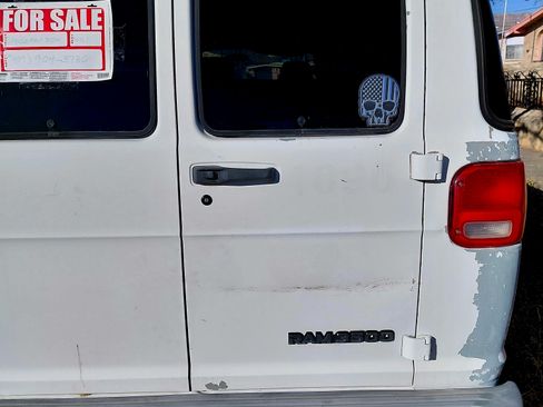 Used 2001 Dodge B3500 image 12