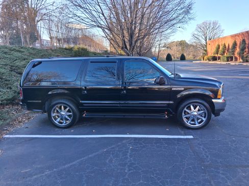 Used 2000 Ford Excursion XLT image 2