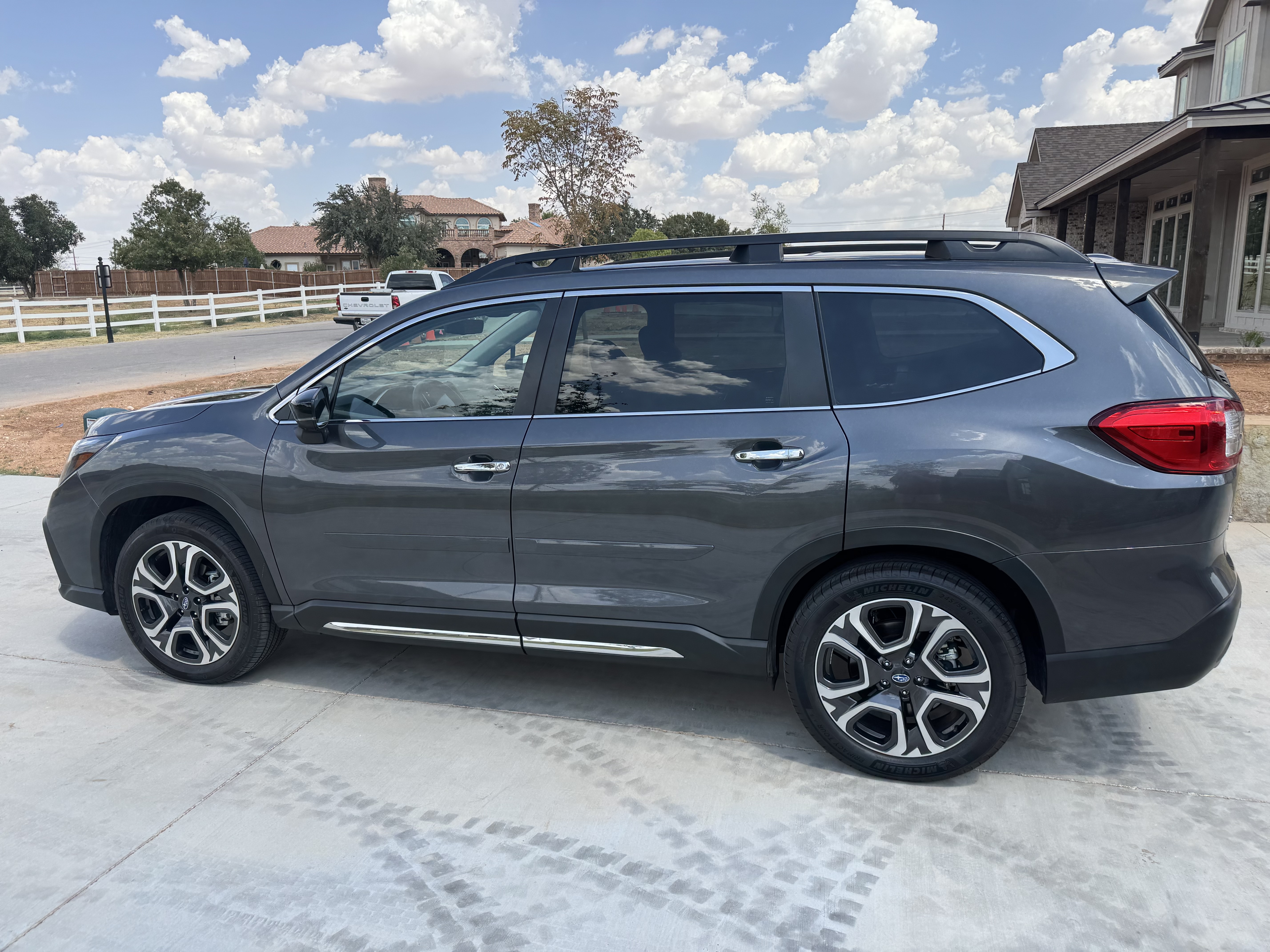 Used 2025 Subaru Ascent Touring AWD/4WD image 1