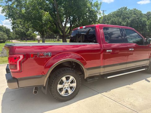 Used 2017 Ford F150 Lariat w/ Equipment Group 502A Luxury AWD/4WD image 4