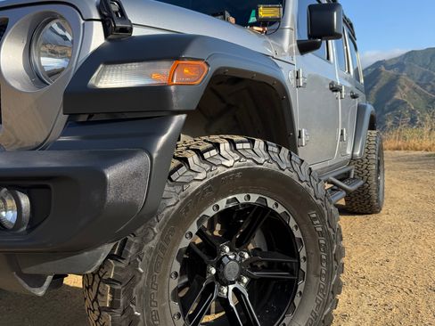 Used 2018 Jeep Wrangler Unlimited Sport S AWD/4WD image 6