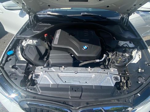 Used 2019 BMW 330i xDrive Sedan w/ Convenience Package AWD/4WD image 17